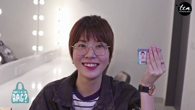 What S In Your Bag W Carrie Wong 2017 Mewatch